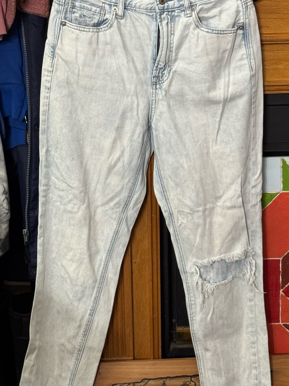 American Eagle Outfitters Light Blue Denim Distressed Mom Jean size 2 regular